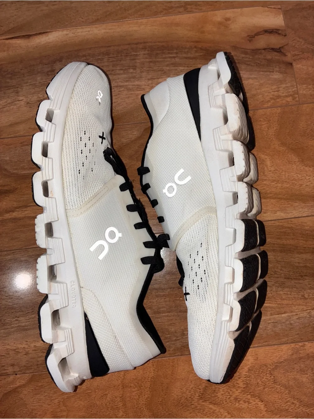 On Cloud X Men’s Athletic Training Sneaker Shoes, white - size 9.5